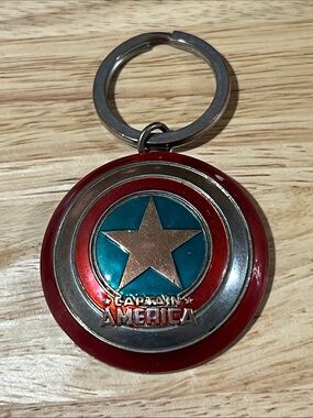 Marvel Captain America Shield Keyring - Red, Blue & Silver z16